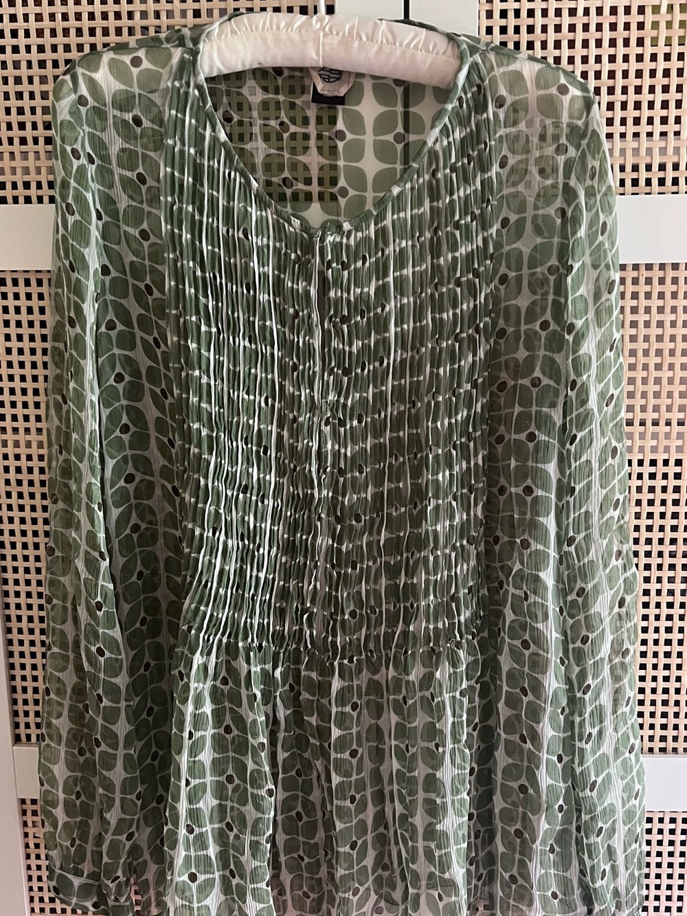 ANTIK BATIK Chiffon Pleated Blouse in Floral Green Size M